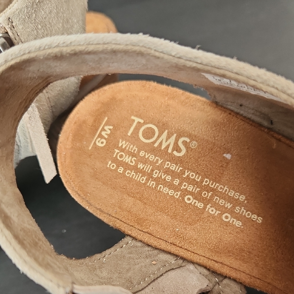 Toms Cream Suede Block Heel Sandals Size 9 - Picture 2 of 9